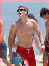 Liam Hemsworth nude photo