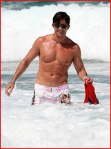 Robert Rey nude photo