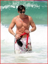 Robert Rey nude photo