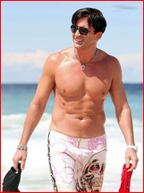 Robert Rey nude photo