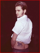 Shiloh Fernandez nude photo