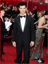 Taylor Lautner nude photo