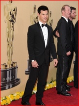 Taylor Lautner nude photo