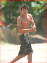 Zac Efron nude photo