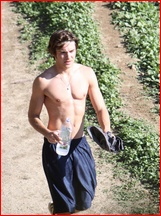 Zac Efron nude photo