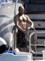 Jason Statham nude photo