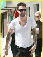 Adam Levine nude photo