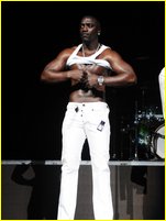 Akon nude photo