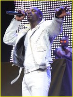 Akon nude photo