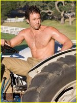 Alex O'Loughlin nude photo