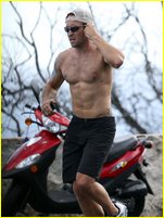 Alex O'Loughlin nude photo