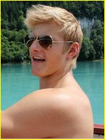 Alexander Ludwig nude photo