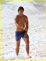 Brenton Thwaites nude photo