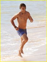 Brenton Thwaites nude photo