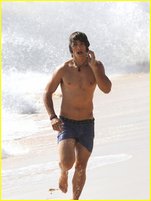 Brenton Thwaites nude photo