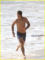 Brenton Thwaites nude photo