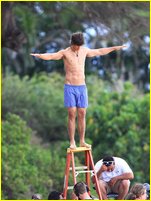 Brenton Thwaites nude photo