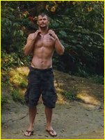 Chris Hemsworth nude photo