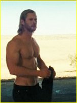 Chris Hemsworth nude photo