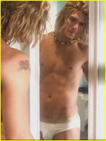 Chris Zylka nude photo