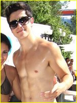 David Henrie nude photo