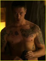 Devon Sawa nude photo