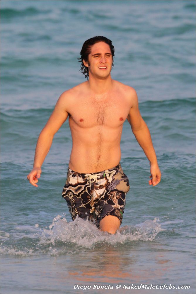 BannedMaleCelebs.com Diego Boneta nude photos.