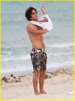 Diego Boneta nude photo