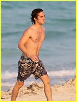 Diego Boneta nude photo