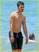 Joe Jonas nude photo