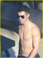 Joe Jonas nude photo