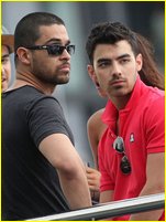 Joe Jonas nude photo