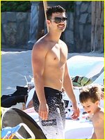 Joe Jonas nude photo