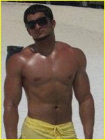 Jovany Barreto nude photo
