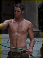 Liam Hemsworth nude photo