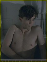 Robert Pattinson nude photo
