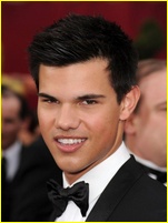 Taylor Lautner nude photo