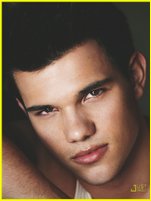 Taylor Lautner nude photo