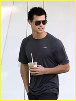 Taylor Lautner nude photo