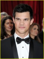 Taylor Lautner nude photo