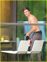 Zac Efron nude photo