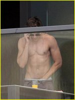 Zac Efron nude photo