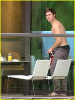 Zac Efron nude photo