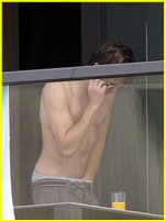Zac Efron nude photo