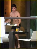 Zac Efron nude photo