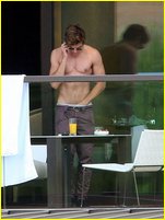 Zac Efron nude photo