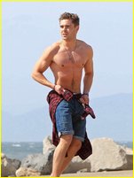 Zac Efron nude photo