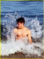 Zac Efron nude photo