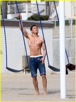 Zac Efron nude photo