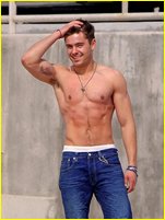Zac Efron nude photo